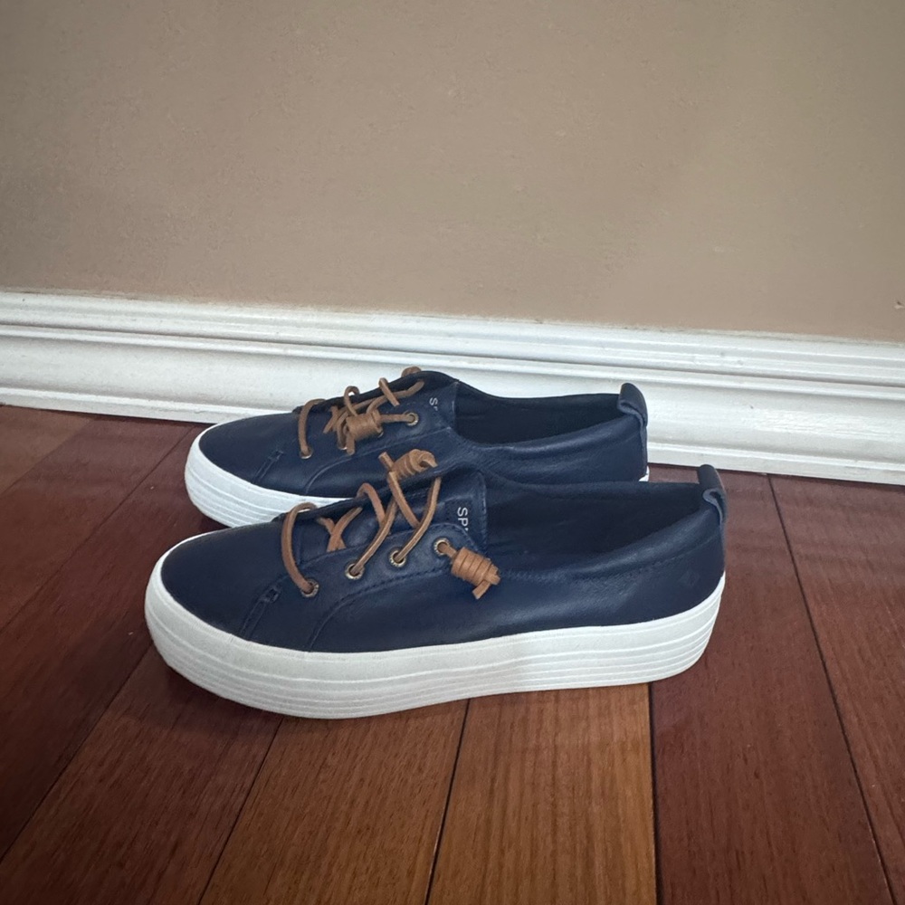 SPERRY |NEW-NEVER WORN| Navy Leather Platform Women’s Sneakers with Brown Laces
